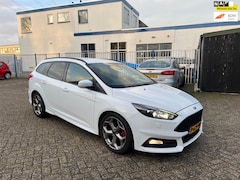 Ford Focus Wagon - 2.0 ST. 250 PK