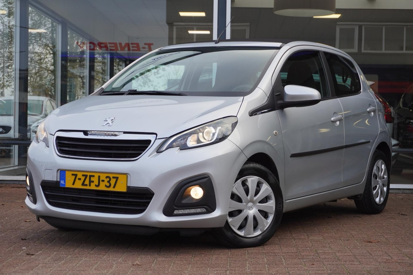 Peugeot 108 - 1.0 VTi Active Top | Cabriodak | 5deurs | Airco | Elek. pakket | Dealerauto | Inruil mogel - AutoWereld.nl