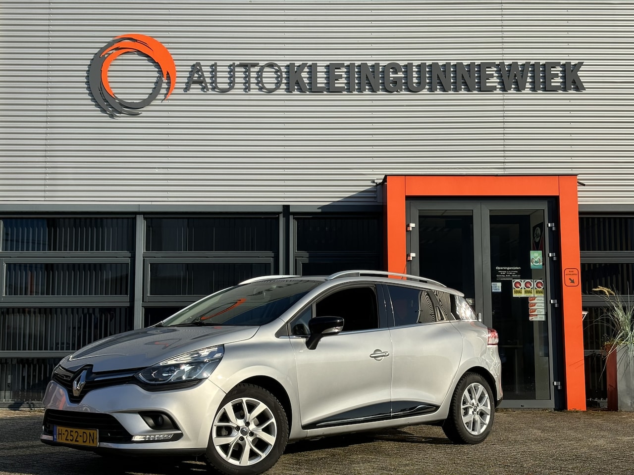 Renault Clio Estate - 0.9 TCe Limited / NL Auto / Navi/ Cruise / Airco / - AutoWereld.nl