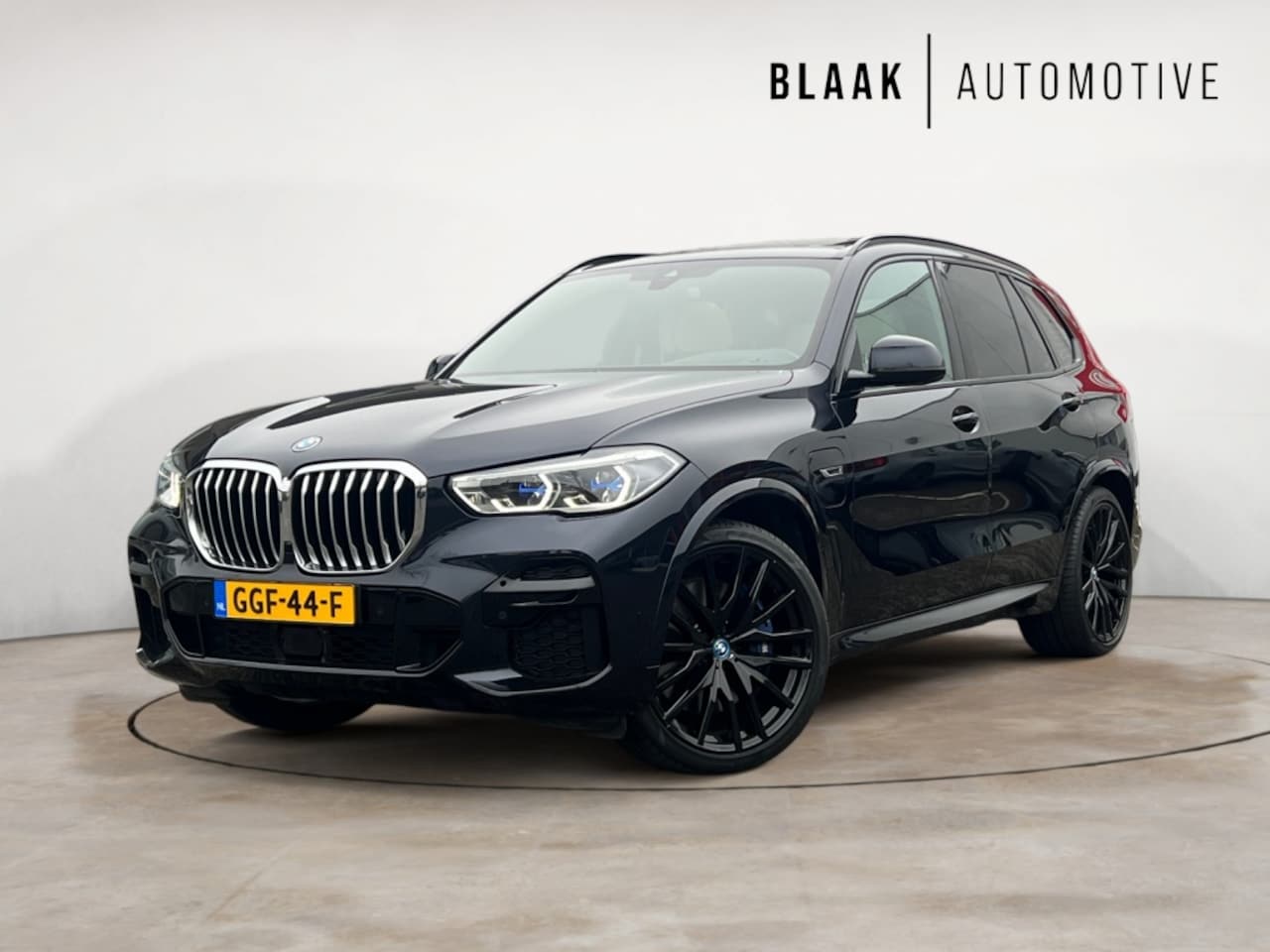 BMW X5 - xDrive45e High Executive M-Sport | luchtvering | panoramadak - AutoWereld.nl