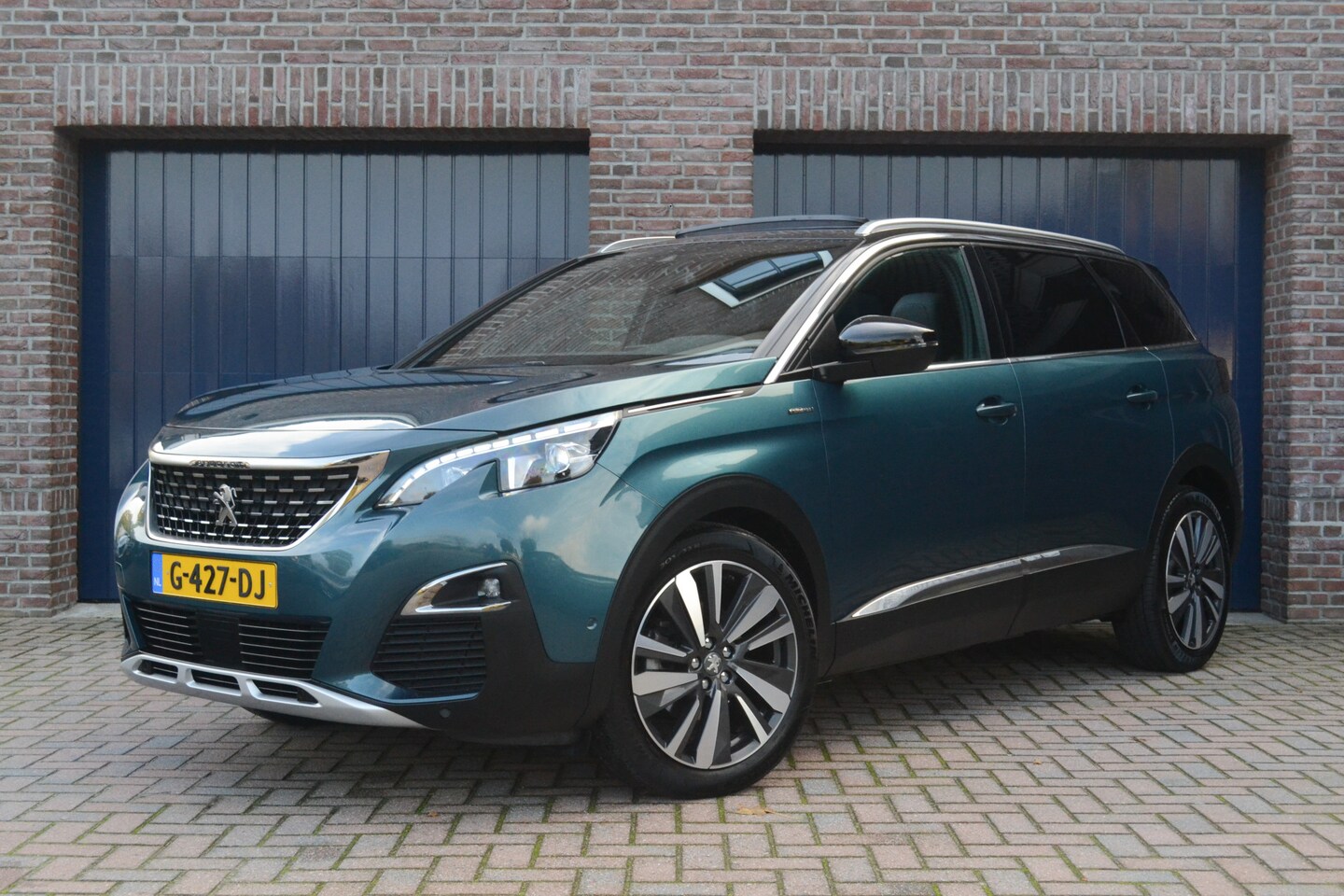 Peugeot 5008 - 1.2 PureTech Blue Lease GT-Line | Panoramadak | Leder | Keyless | DAB | Carplay |  7 Perso - AutoWereld.nl