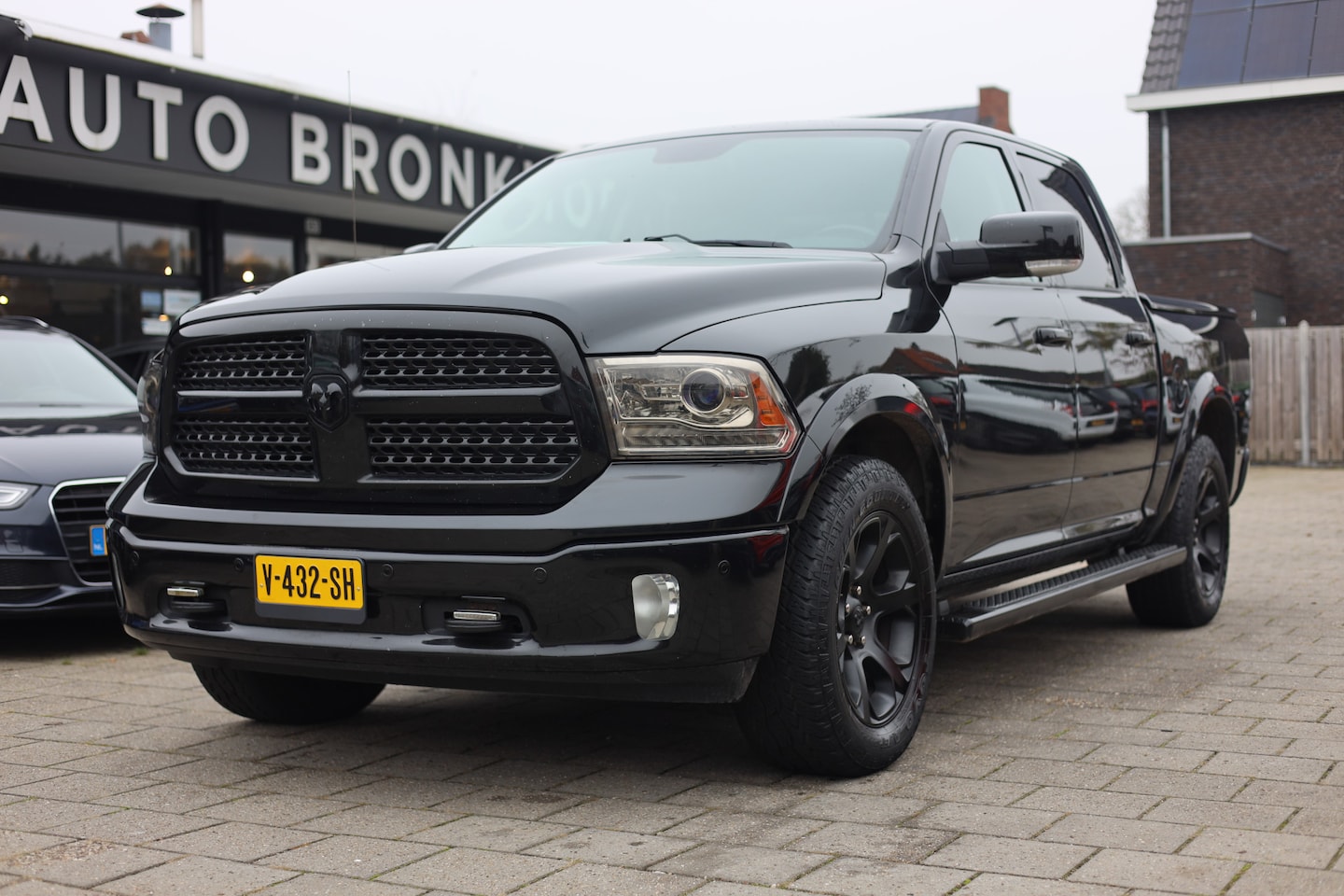 Dodge Ram 1500 - 5.7 V8 LARAMIE | LEDER | CAMERA | LPG - AutoWereld.nl