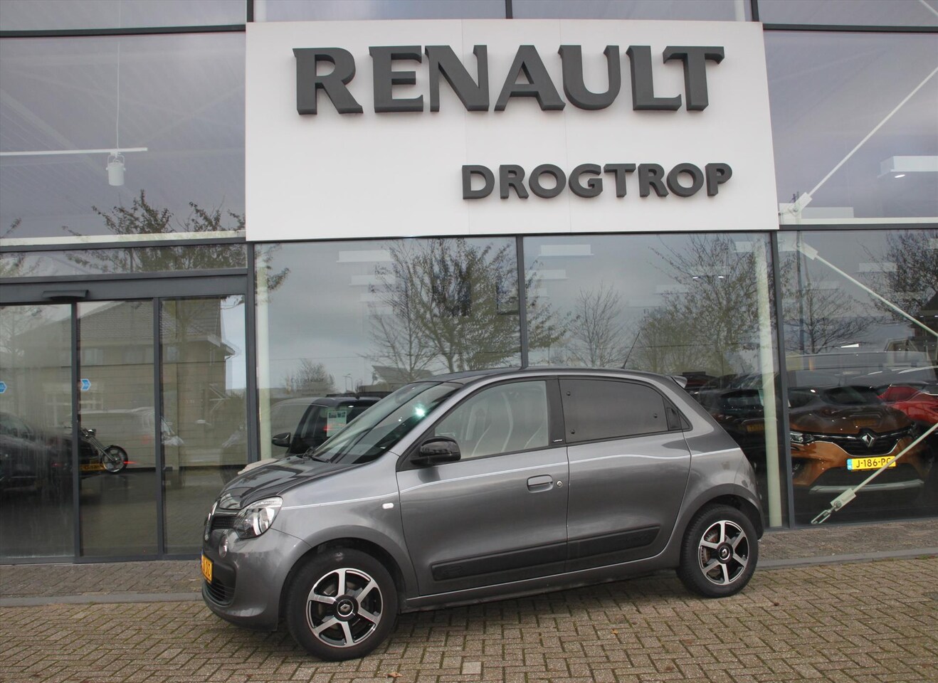 Renault Twingo - 70PK-LIMITED-65DKM-AIRCO-CRUISE-BLUET-LMV- - AutoWereld.nl