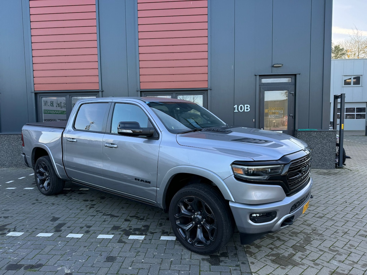 Dodge Ram 1500 - 5.7 V8 4x4 Crew Cab Limited NIGHT EDITION / HUD / FULL OPTIONS - AutoWereld.nl