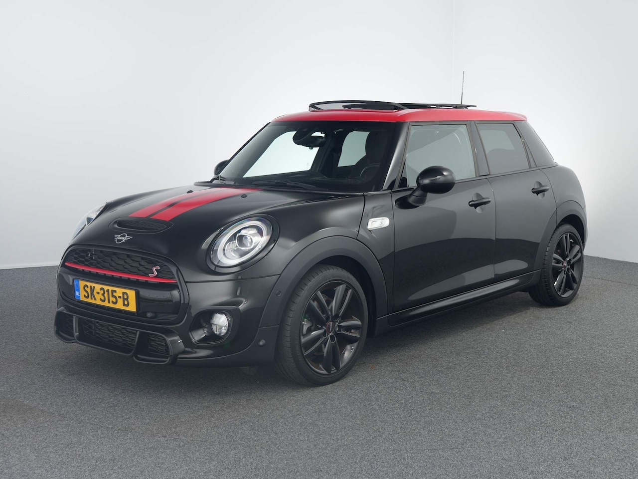 MINI Cooper S - 2.0 Cooper S | Automaat | Head up | Harman Kardon | Panorama dak | JCW | Keyless | Sport s - AutoWereld.nl