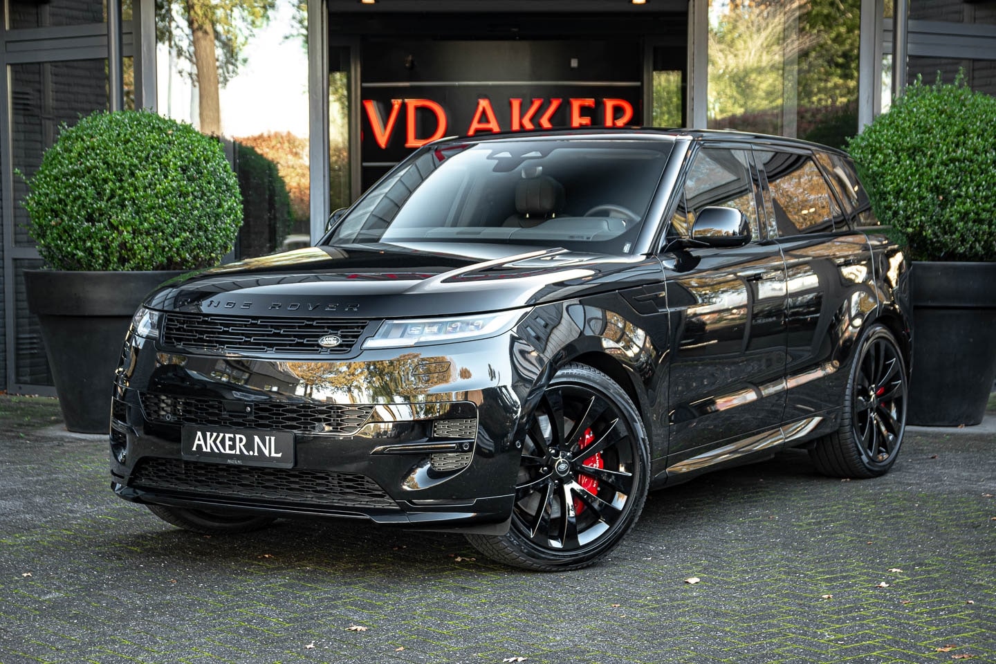 Land Rover Range Rover Sport - LANDROVER P440E DYNAMIC SE BLACK PACK+23 INCH+3DCAMERA+PANO.DAK - AutoWereld.nl