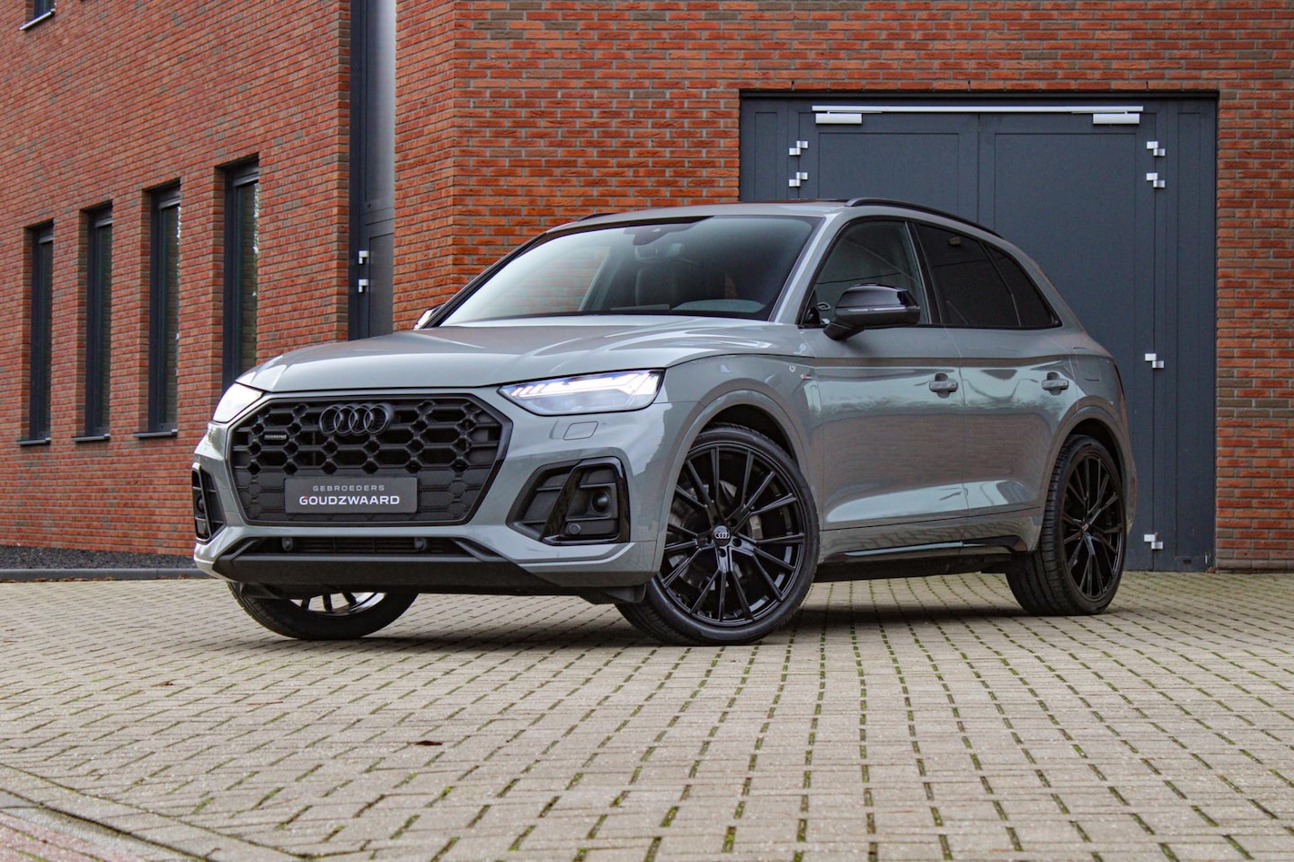 Audi Q5 - 55 TFSI e S edition | Quantum Grey | Pano | Luchtvering | Trekhaak elek. - AutoWereld.nl