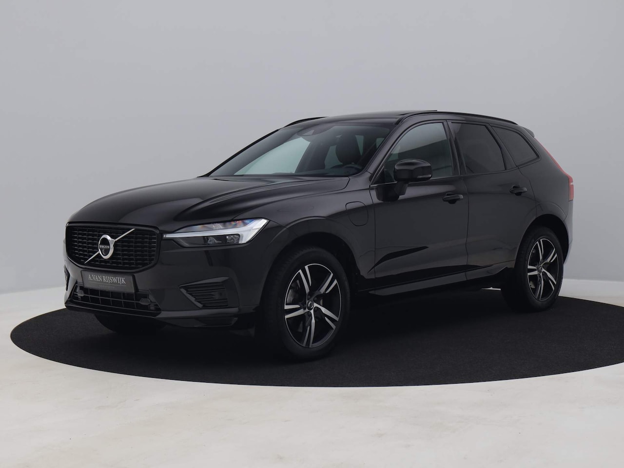 Volvo XC60 - 2.0 Recharge T6 AWD R-Design | PANO | ADAPTIVE | H&K | HUD | STOELVENT. | STOELVERW. - AutoWereld.nl