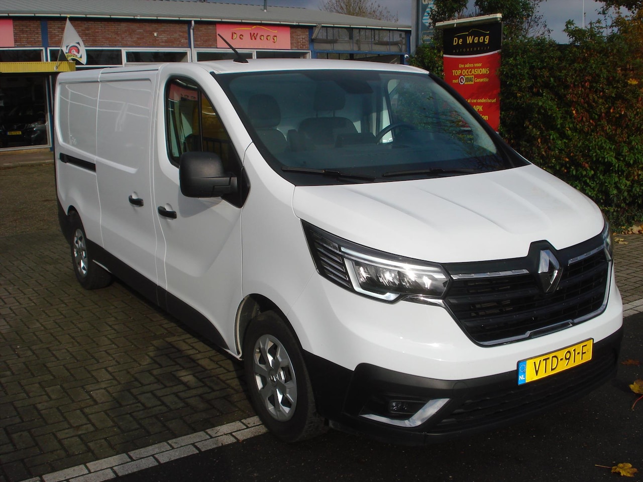 Renault Trafic - 2.0 dCi 110pk L2H1-EURO6-AIRCO-NAVI - AutoWereld.nl