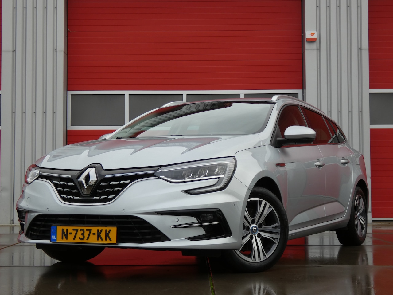 Renault Mégane E-Tech - Estate 1.6 Plug-In Hybrid 160 Intens/ lage km/ zeer mooi! - AutoWereld.nl