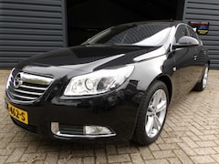 Opel Insignia - 1.6 T Cosmo Clima Trekhaak Xenon Airco PDC Cruise Control