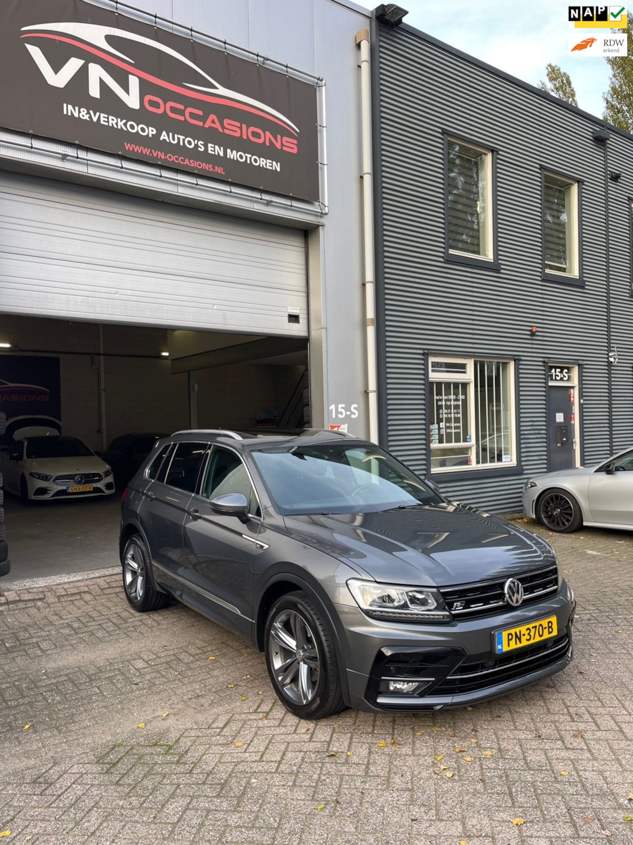 Volkswagen Tiguan - 1.4 TSI ACT DSG AUTOMAAT R LINE PANO NAP - AutoWereld.nl