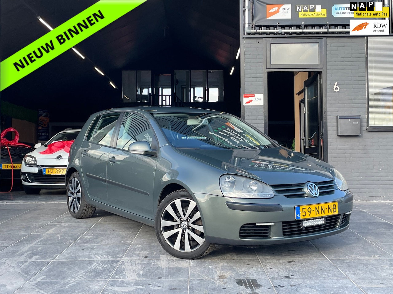 Volkswagen Golf - 1.6 FSI Comfortline|Cruise|AIRCO|TREKHAAK - AutoWereld.nl