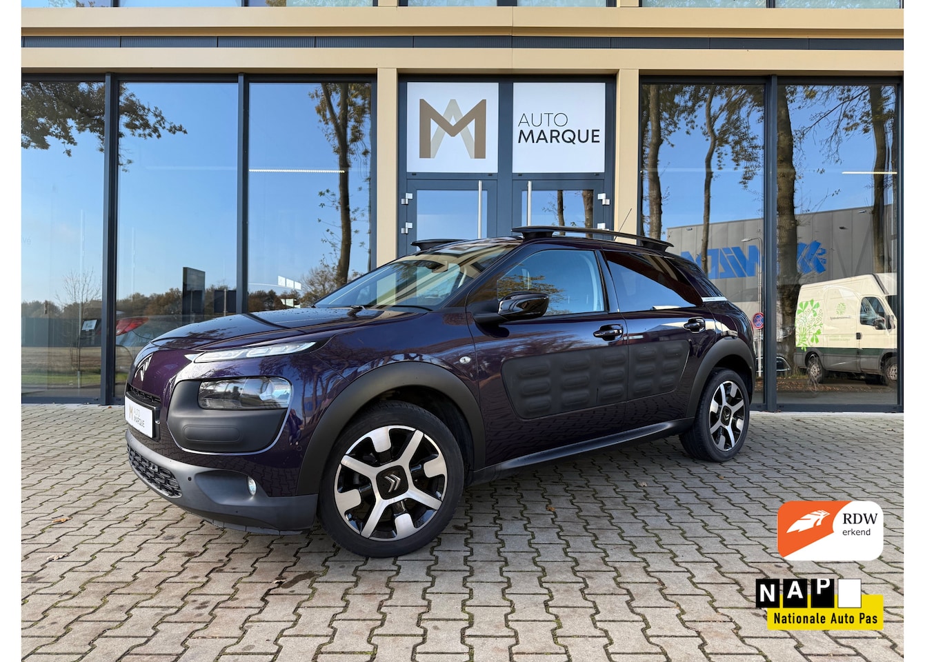 Citroën C4 Cactus - 1.2 e-VTi 82PK Aut. Shine | Navigatie | NL-Auto | Cruise Control | 16" LM Velgen | Climate - AutoWereld.nl