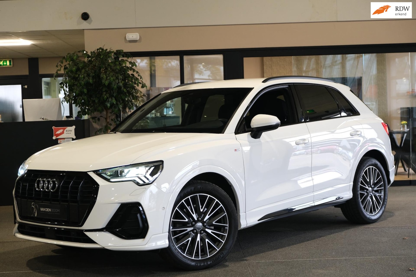 Audi Q3 - 40 TFSI quattro S Line 190PK Navi Trek Led Leder Cam Pdc - AutoWereld.nl