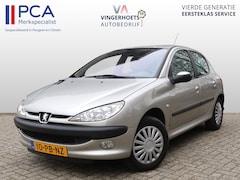 Peugeot 206 - 1.6-16V * AUTOMAAT * Luxe Gentry Kilometer Autopas zie foto's. * Airco * Trekhaak * Achter