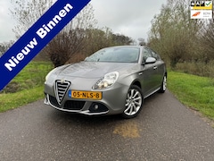 Alfa Romeo Giulietta - 1.4 T Distinctive Nieuwe APK/17INCH/Cruise Control/Trekhaak?NAP