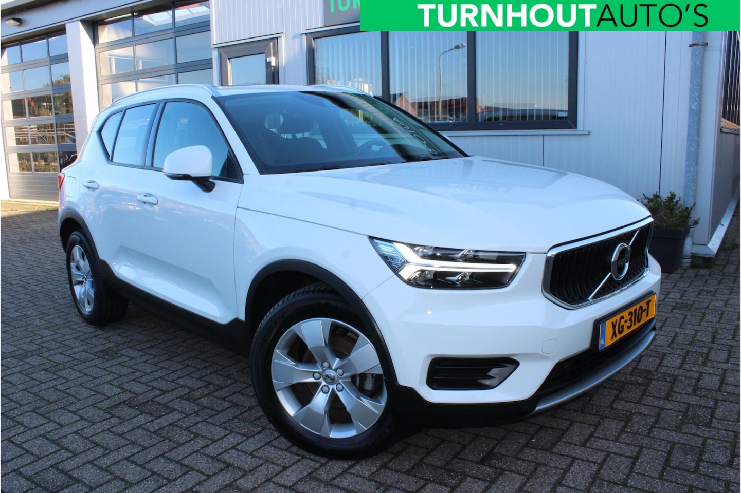 Volvo XC40 - 1.5 T3 Momentum Elektr.glazen panoramadak schuifdak - AutoWereld.nl