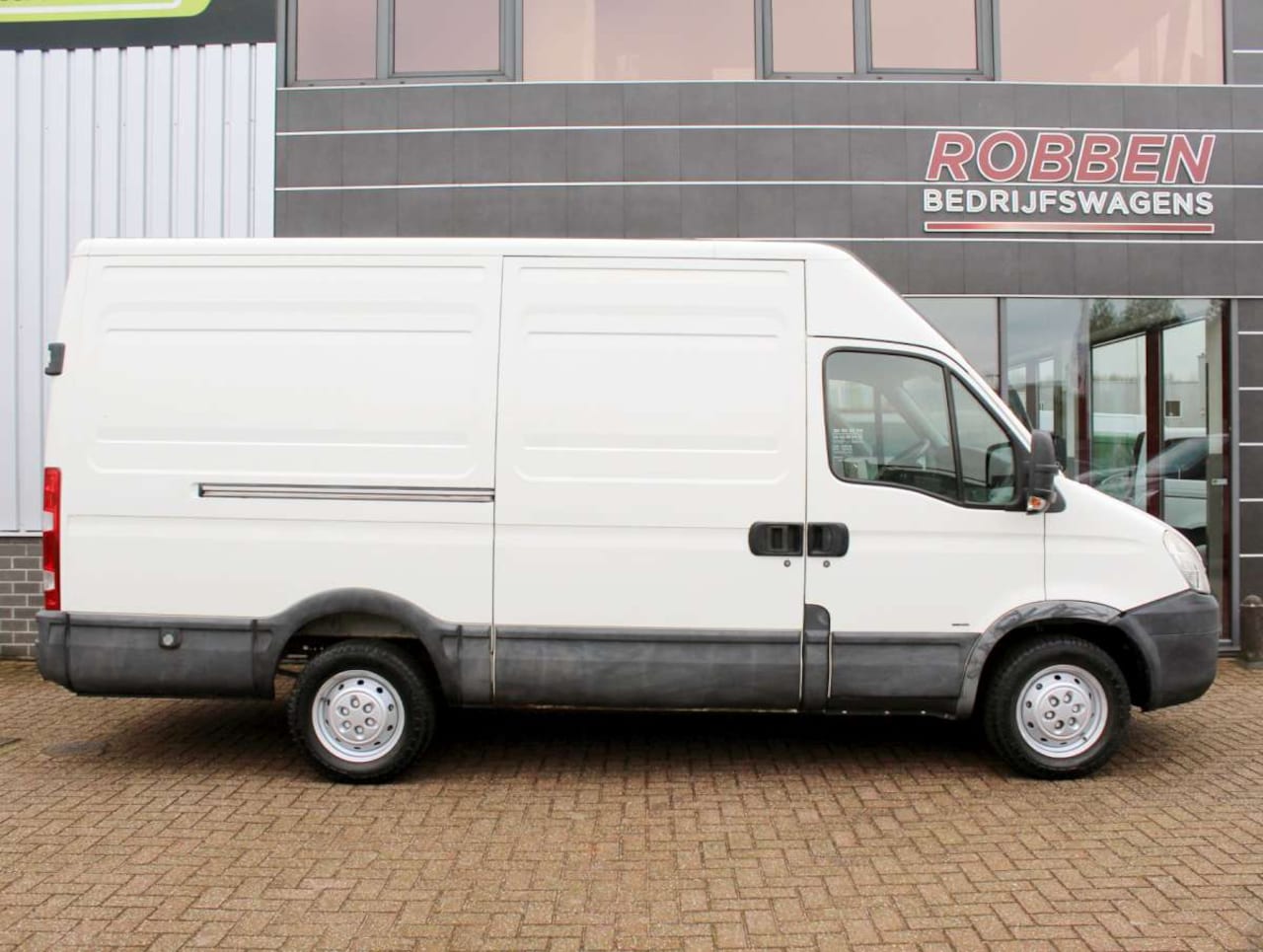 Iveco Daily - 35S12V 2.3 HPI 330 L3H2 Airco/Trekhaak - AutoWereld.nl