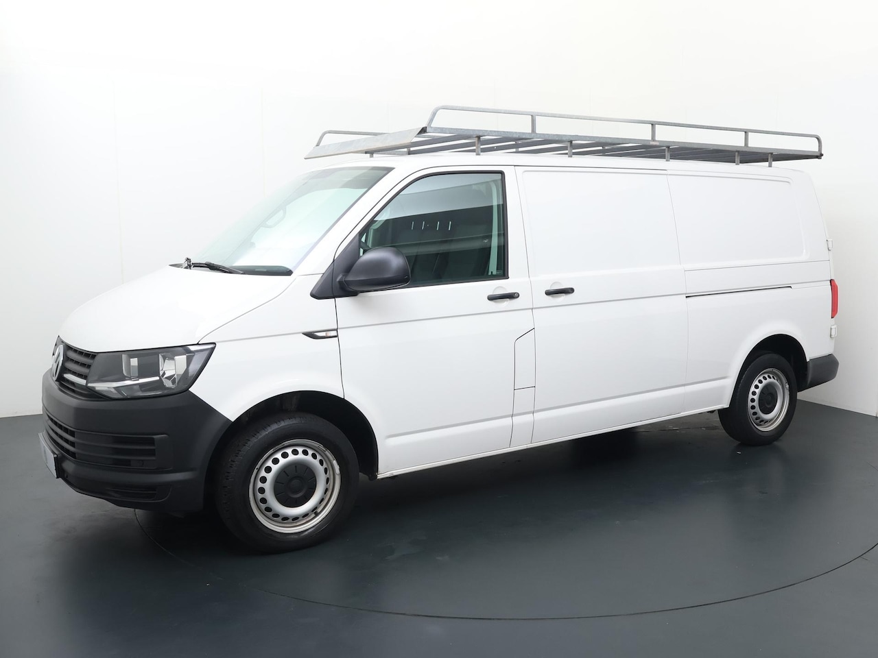 Volkswagen Transporter - 2.0 TDI L2H1 Trendline Executive+ | 84 PK | Trekhaak | Imperiaal | Navigatiesysteem | - AutoWereld.nl