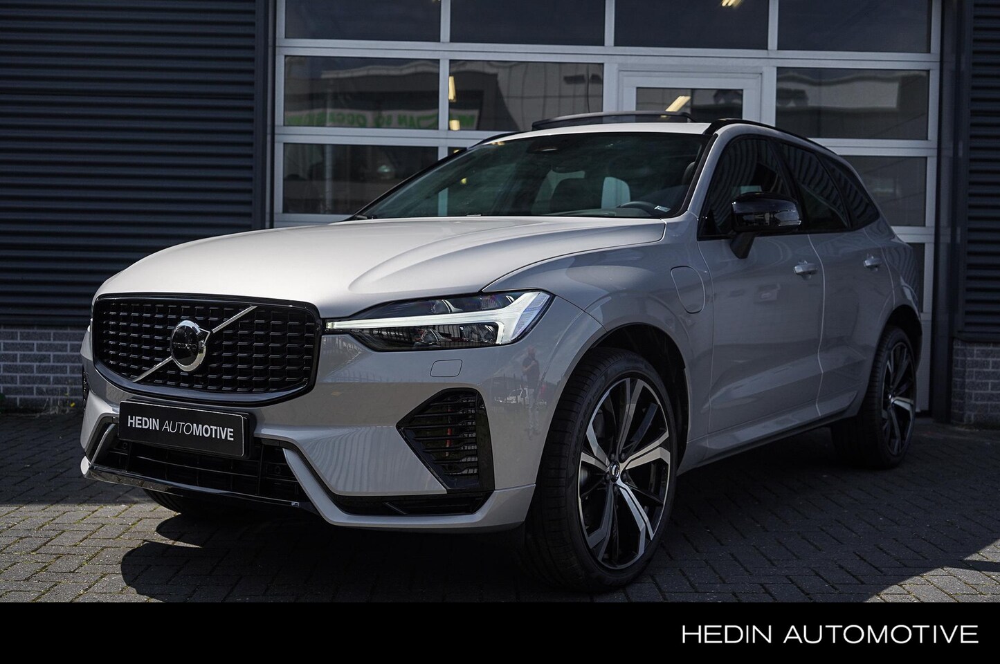 Volvo XC60 - 2.0 Recharge T6 AWD Ultimate Dark | Nappa Leder Sportstoelen | 21" inch Diamond Velgen | H - AutoWereld.nl