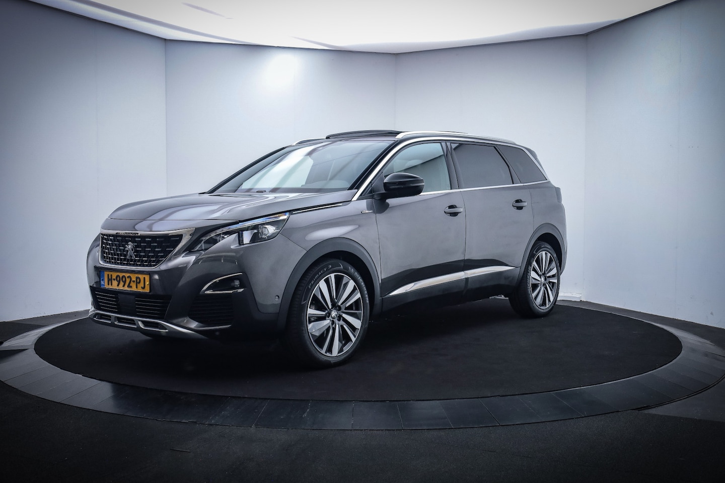 Peugeot 5008 - 1.2T 130Pk 7P. GT-Line PANO/FULL LED/360 CAM/CARPLAY/NAVI - AutoWereld.nl