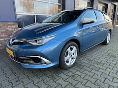 Toyota Auris - 1.8 HYBRID LEASE EXCUSIVE. TREKHAAK. CAMERA. ALL.IN