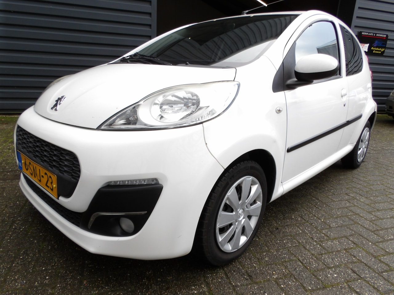 Peugeot 107 - 1.0 Active 5 Drs Airco Centraal - AutoWereld.nl