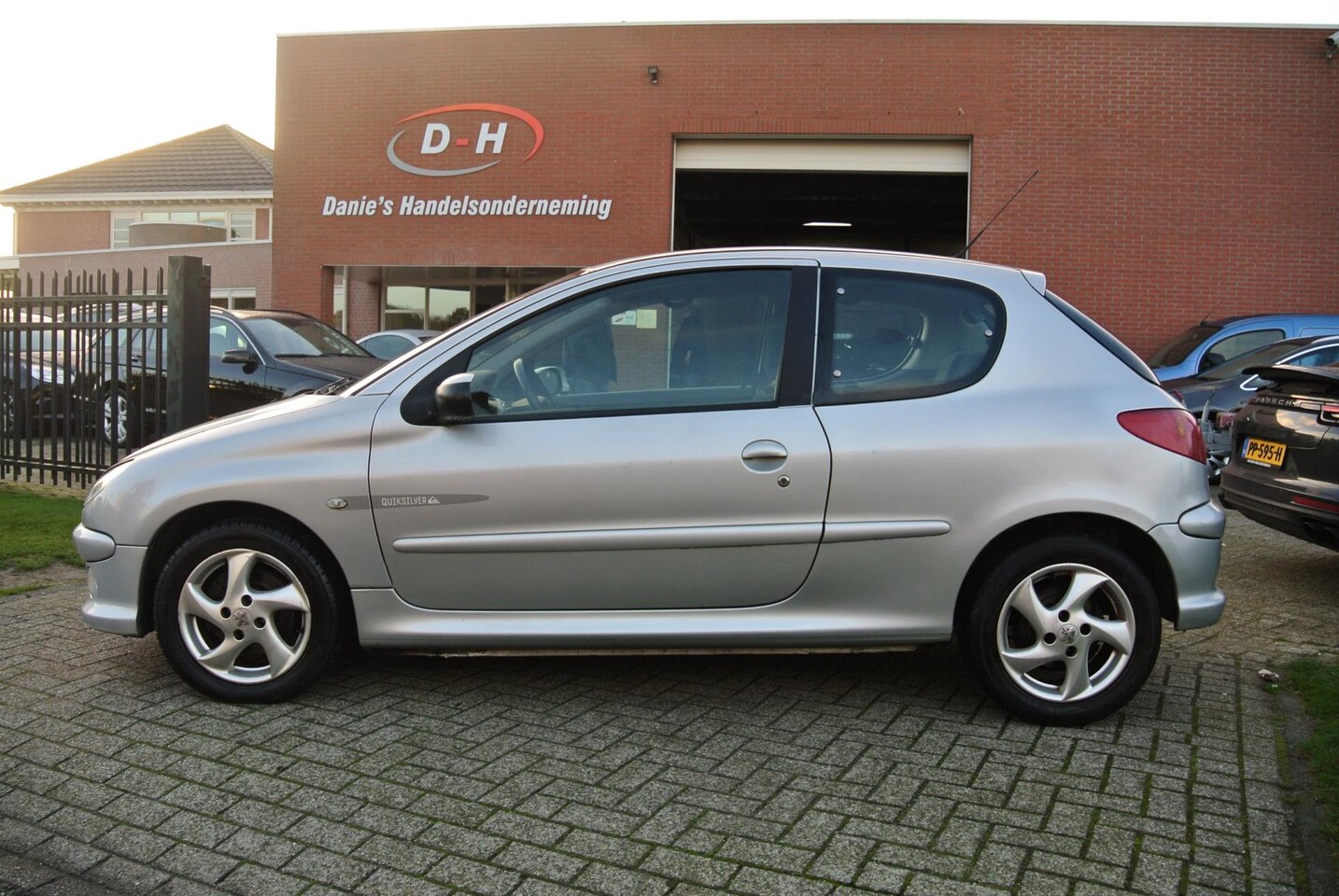 Peugeot 206 - 1.4-16V Quiksilver airco nieuwe apk inruil mogelijk nap - AutoWereld.nl