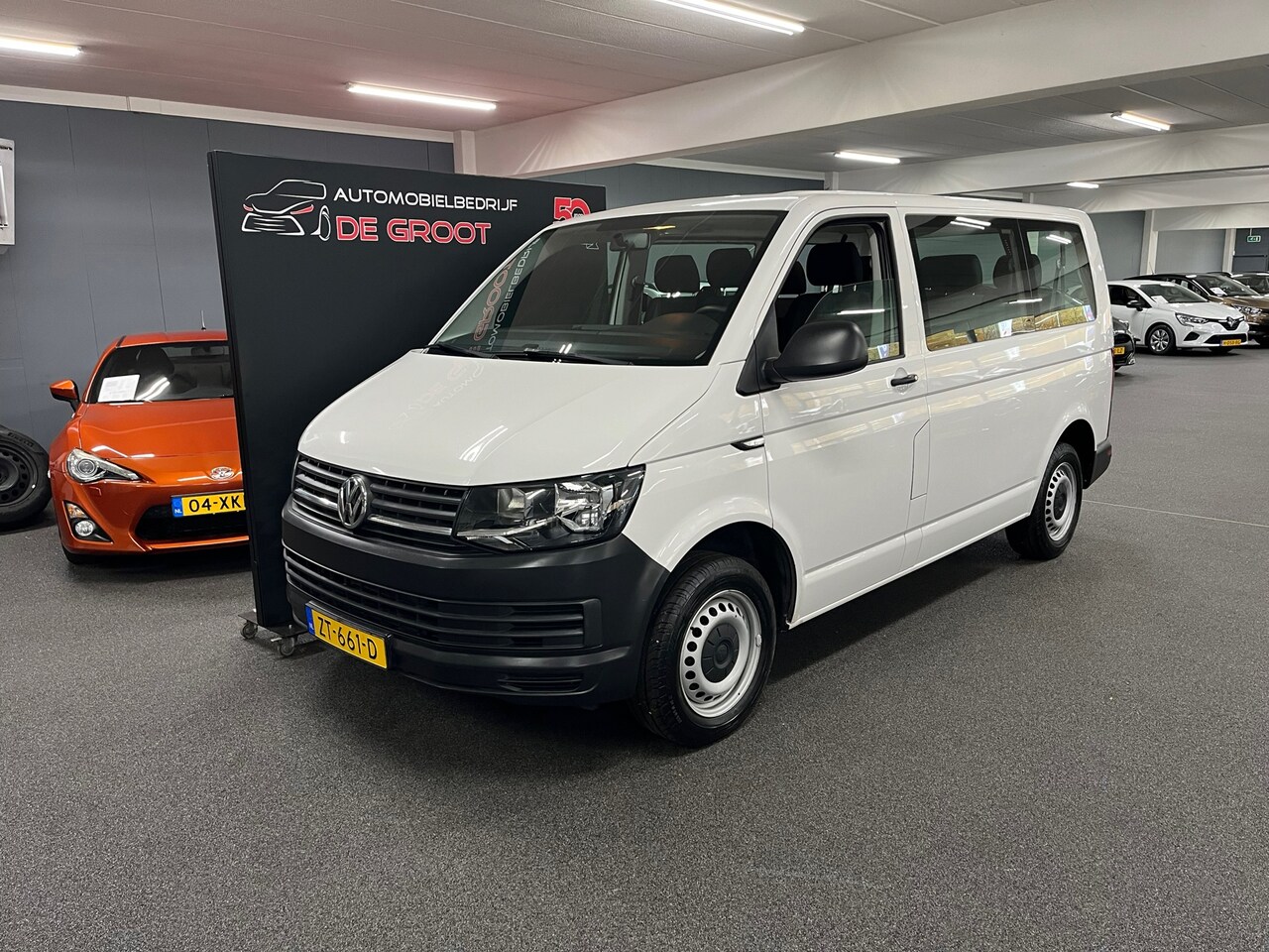 Volkswagen Transporter Kombi - 2.0 TDI L1H1 9-persoons - AutoWereld.nl