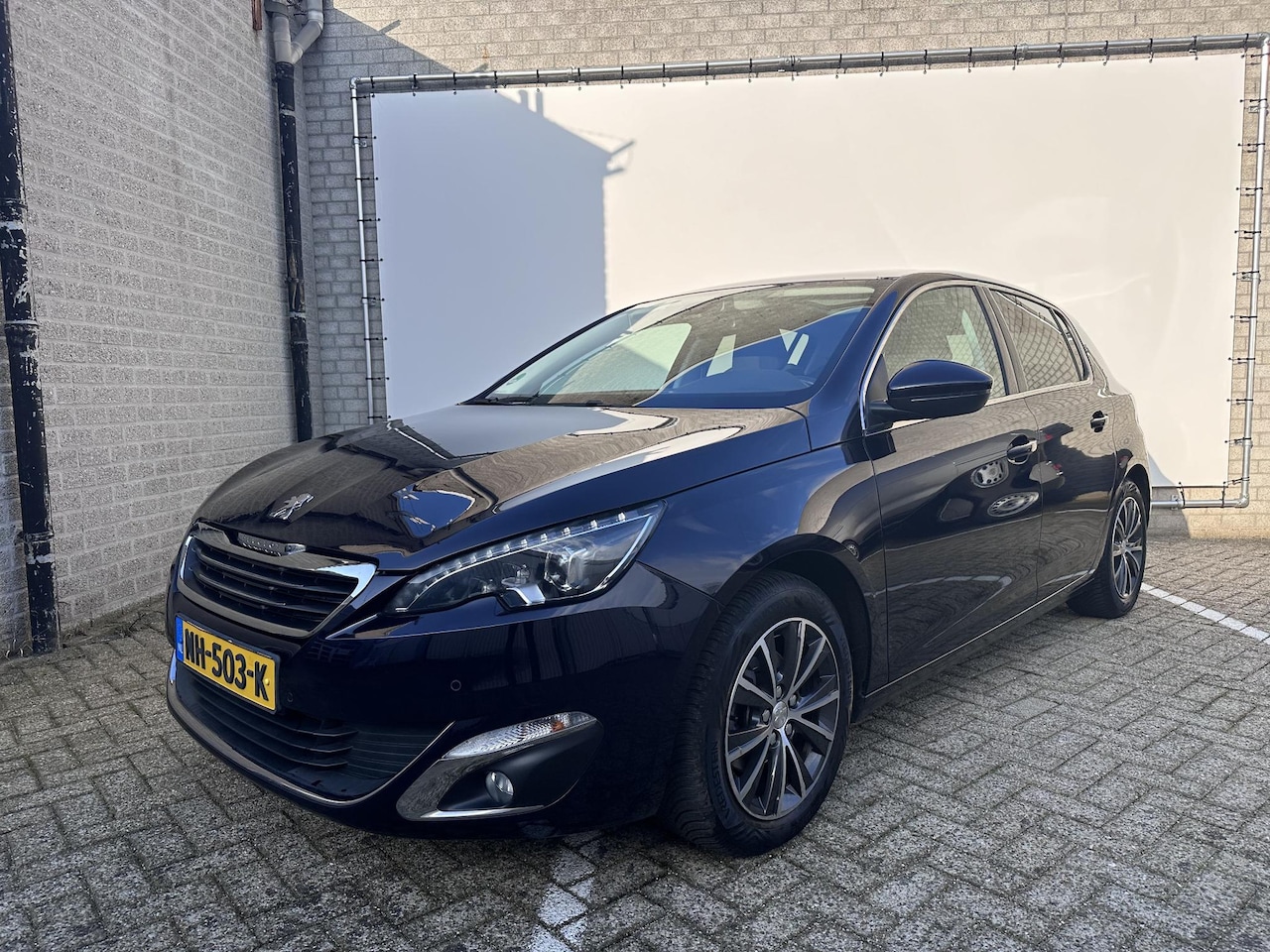 Peugeot 308 - 1.2 PureTech Allure | Navigatie | Camera | KeyLess Entry | Climate Control - AutoWereld.nl