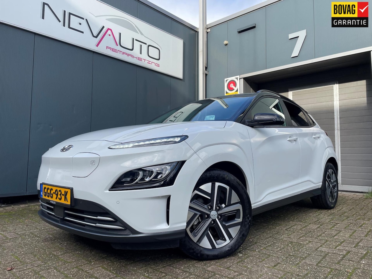 Hyundai Kona Electric - EV Premium 64 kWh 204PK €25.400,- NA SUBSIDIE - AutoWereld.nl