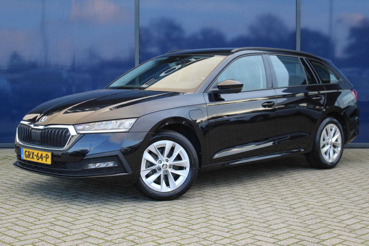 Skoda Octavia Combi - 1.4 TSI iV PHEV Style BNS 204 PK | St. Verwarming | LED | Carplay | Climate & cruise contr - AutoWereld.nl