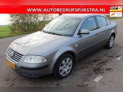 Volkswagen Passat - 2.0-20V Arctic // KLIMA / CRUISE / TREKHAAK //