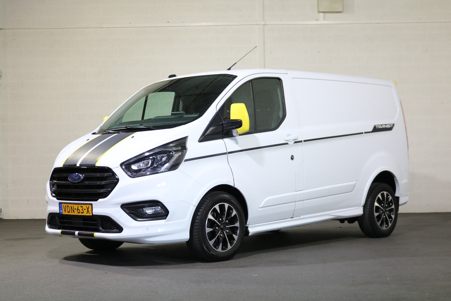 Ford Transit Custom - 2.0 TDci L1 H1 Sport Automaat Yellow Edition (offline gehaald voor Vbak reparatie) - AutoWereld.nl