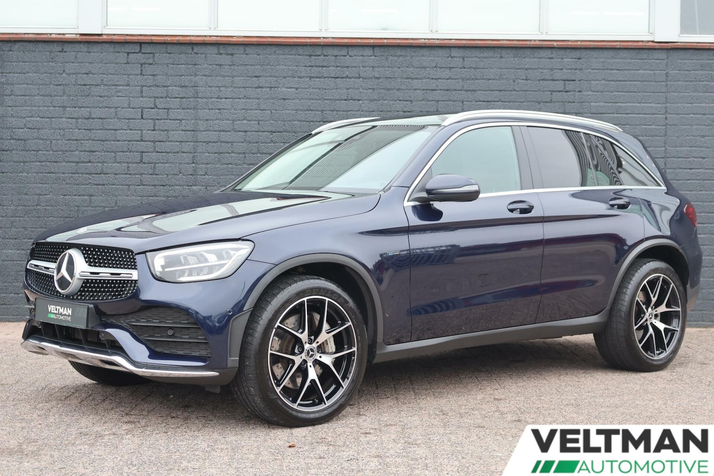 Mercedes-Benz GLC-klasse - 300e 4MATIC AMG PANO TREKHAAK 20 INCH CAMERA - AutoWereld.nl