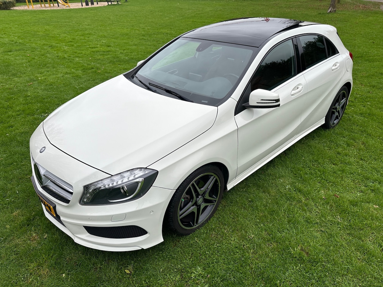 Mercedes-Benz A-klasse - 180 AMG* NAVIGATIE*PANORAMADAK*LEDER*STOEL VERW*CRUISE-CONTROL* - AutoWereld.nl