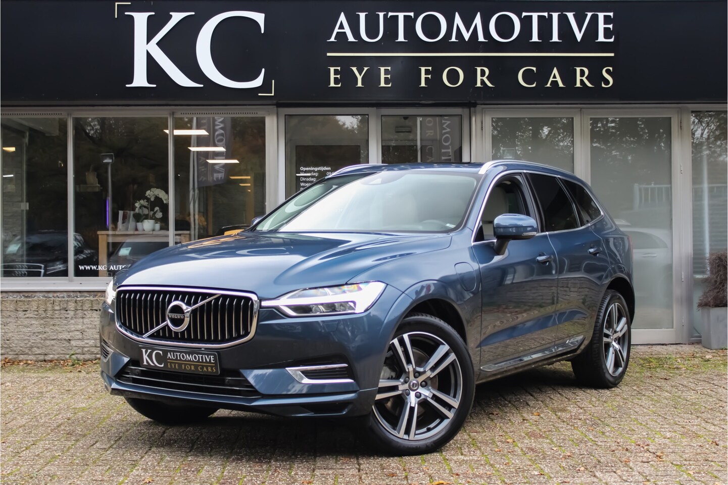 Volvo XC60 - 2.0 T8 Twin Engine AWD Inscription | Pano | Kinderzit | Camera - AutoWereld.nl