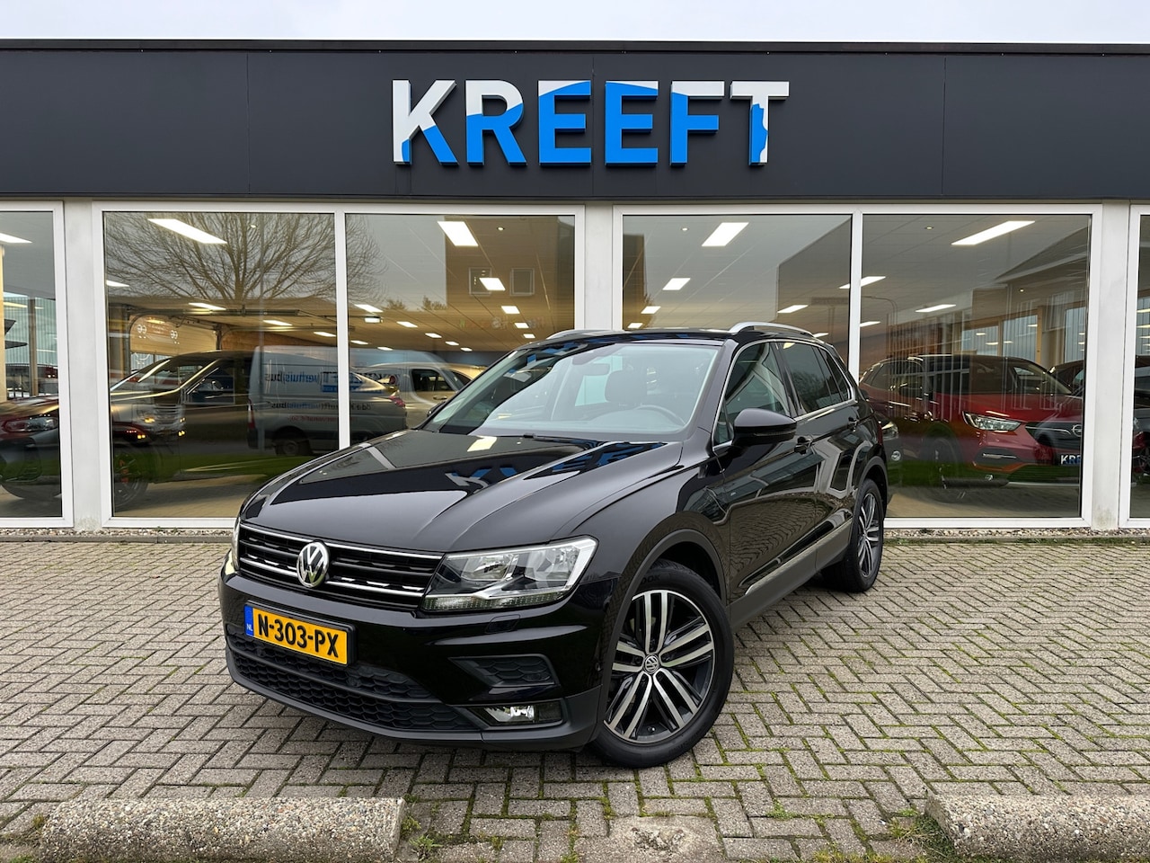 Volkswagen Tiguan - 1.5 TSI ACT Comfortline Panorama | Navi | APP - AutoWereld.nl