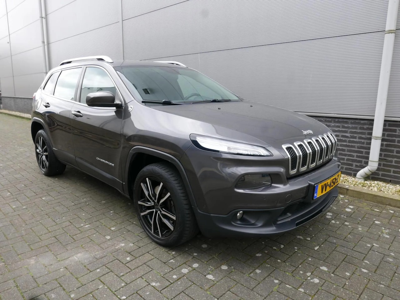 Jeep Cherokee - VAN 2.0 170 PK 4x4 LONGITUDE EDITION AUT,LEER,NAVI,MARGE. - AutoWereld.nl