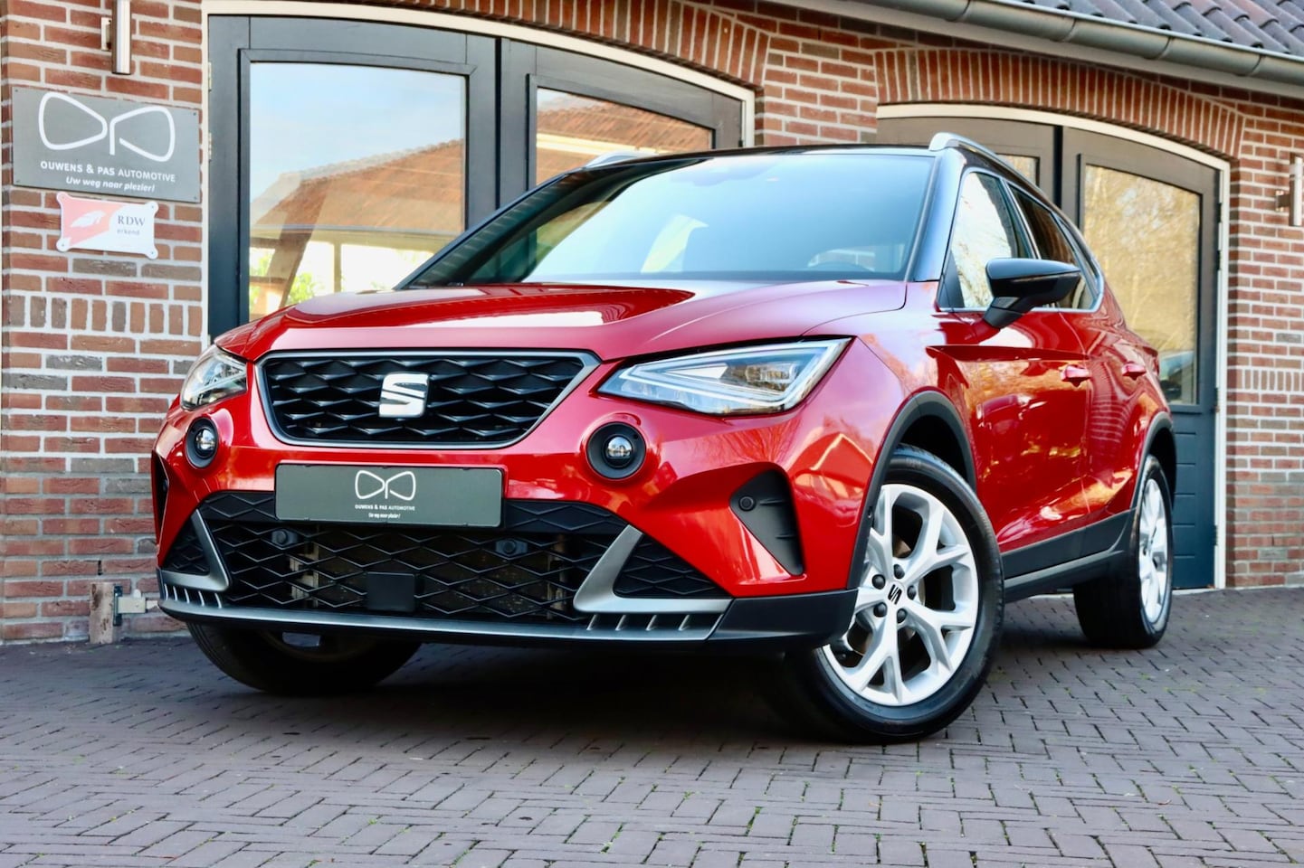 Seat Arona - 1.0 TSI FR BEATS AUDIO | VIRTUAL COCKPIT | CARPLAY | CAMERA | NAVIGATIE | ACC | LED - AutoWereld.nl