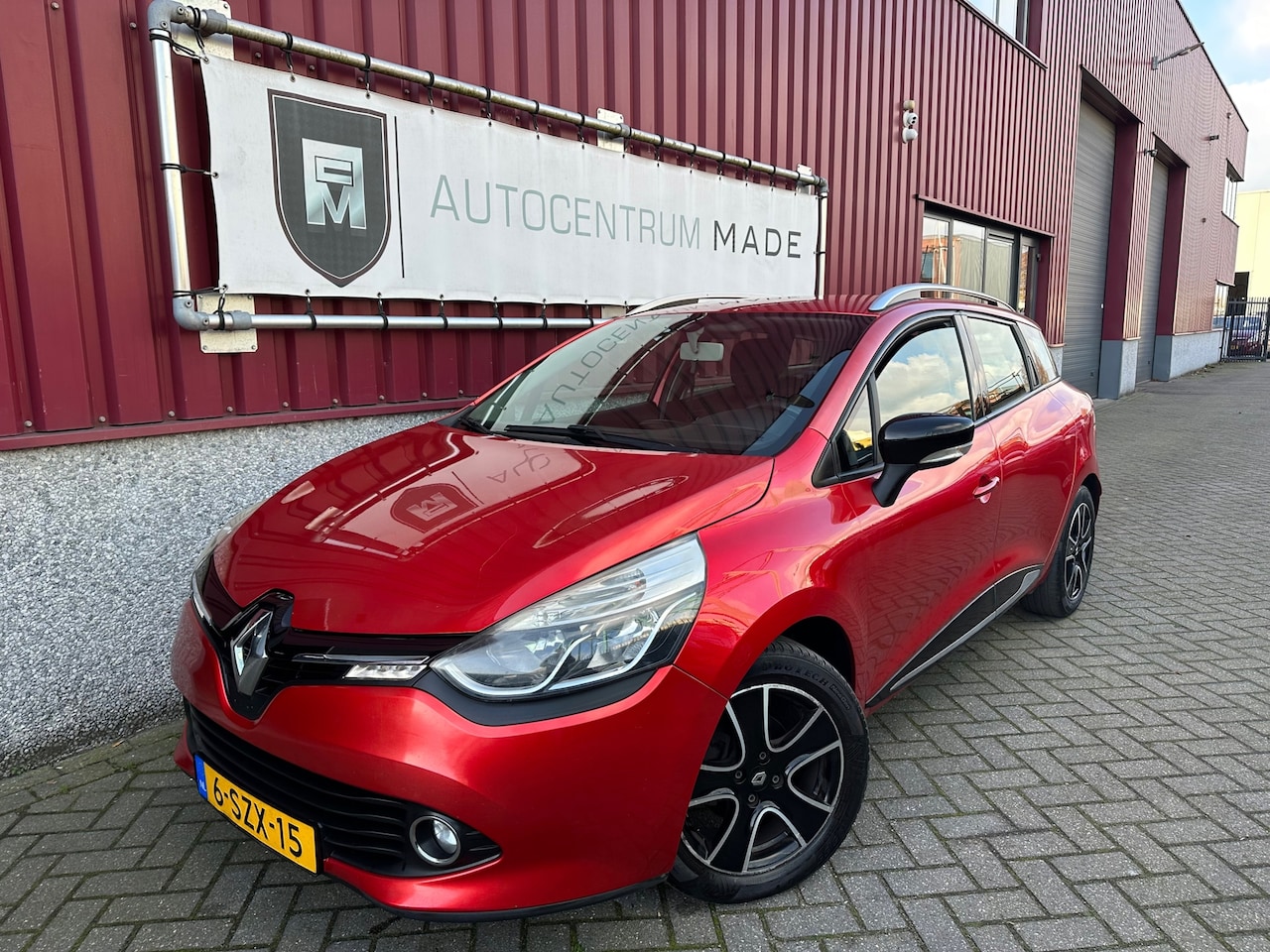 Renault Clio Estate - 0.9 TCe Dynamique // Airco // Navi // Cruise control // PDC // Trekhaak - AutoWereld.nl