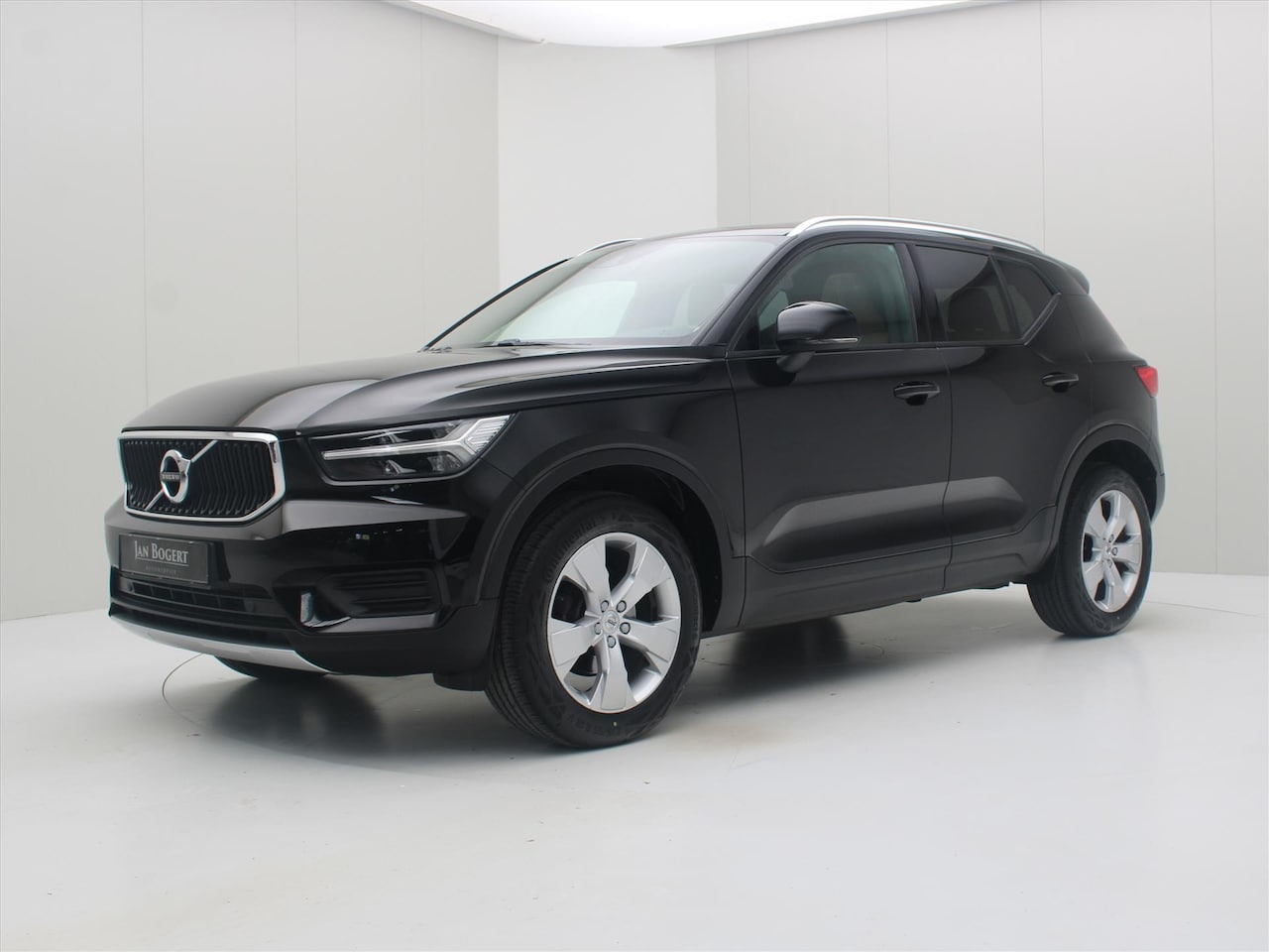 Volvo XC40 - T3 163pk Geartronic Momentum Pro [ PANODAK+TREKHAAK+LEDER+CARPLAY+LED+CAMERA+PDC+NAVIGATIE - AutoWereld.nl