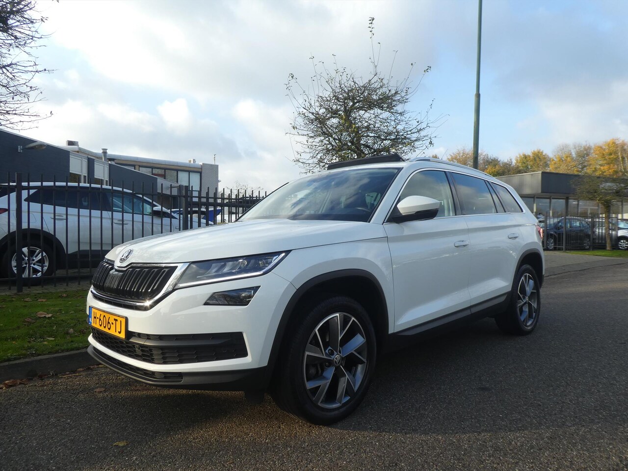 Skoda Kodiaq - 1.5 TSI Greentech ACT 150pk DSG Aut 7pl. Buss Upgr. Comfort/style/functie pack P-dak Thaak - AutoWereld.nl