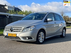 Mercedes-Benz B-klasse - 180 Ambition Automaat*Navigatie*Stoelverwarming*Cruise*Clima*Dealer onderhouden*LM velgen*