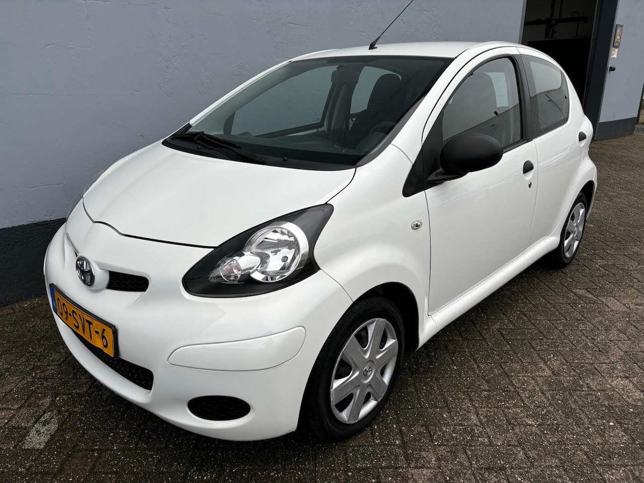 Toyota Aygo - 1.0-12V Now 5 deurs - 1e Eigenaar - Airco - AutoWereld.nl