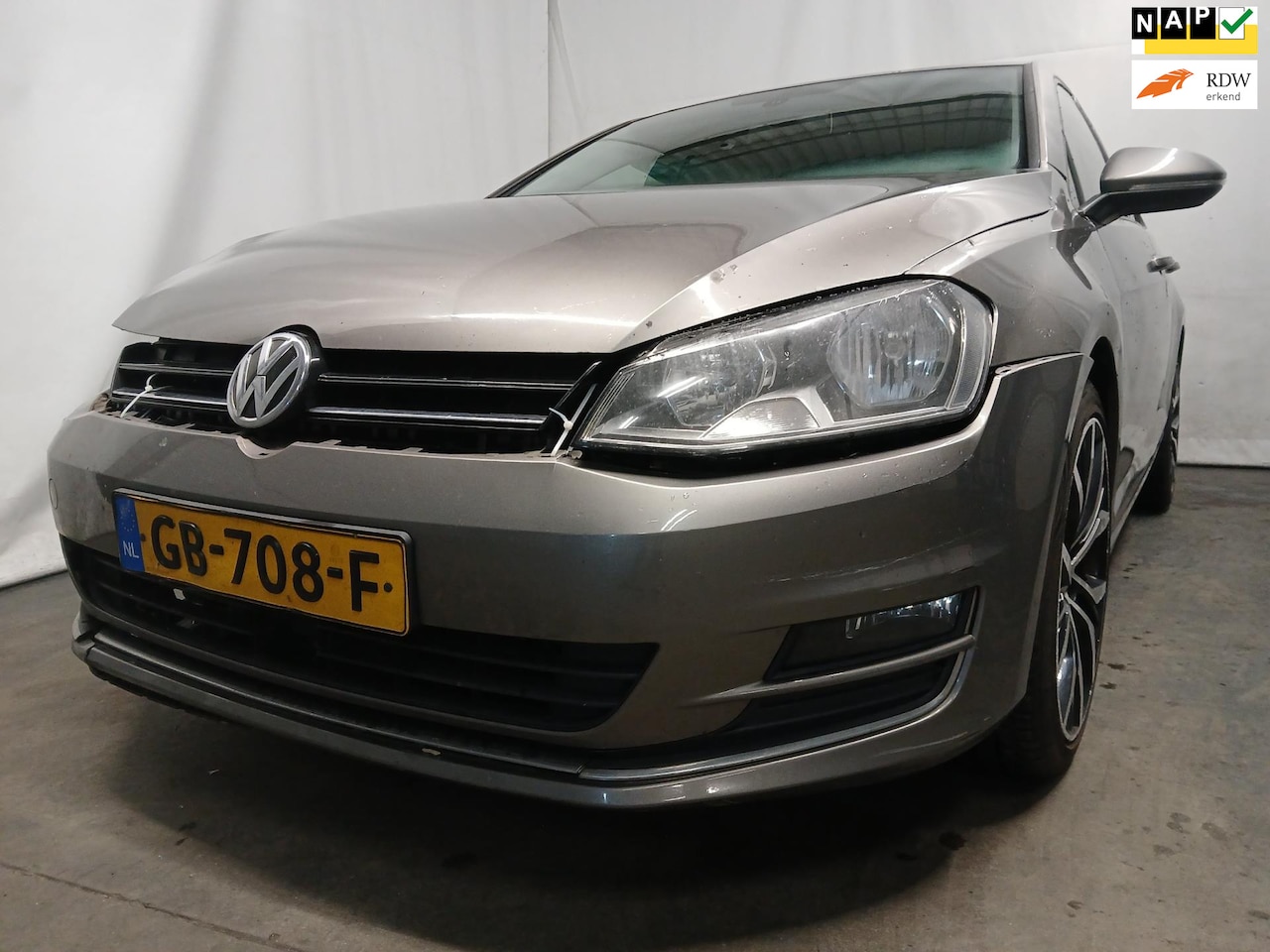 Volkswagen Golf - 1.6 TDI Highline - Frontschade - Airbag Defect - AutoWereld.nl