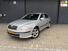 Skoda Octavia - 1.6 Ambiente | Airco | Parkeer sensoren | NAP