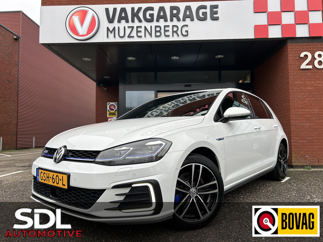 Volkswagen Golf - 1.4 TSI GTE // CAMERA // NAVI // STOELVERWARMING // ADAPTIVE CRUISE - AutoWereld.nl