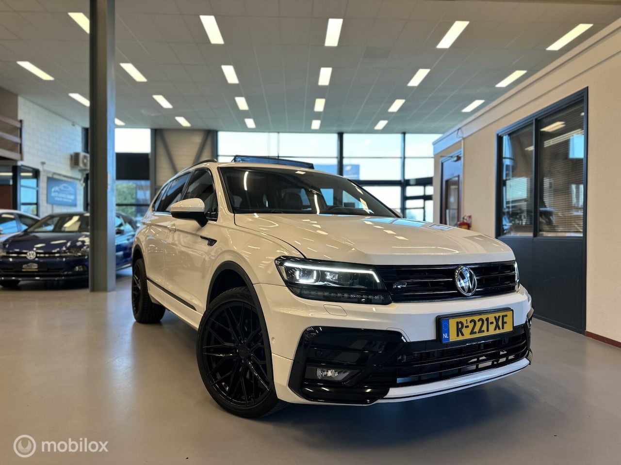 Volkswagen Tiguan - 2.0 R Line TSI 4Motion Highline - AutoWereld.nl